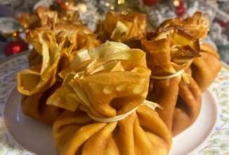 Мешочки с курицей, грибами и сыром