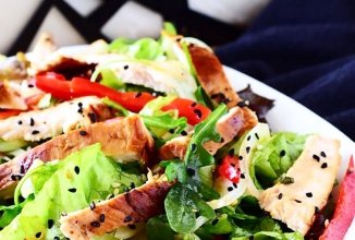 🔥🔥🔥Салат с индейкой, кунжутом и болгарским перцем.