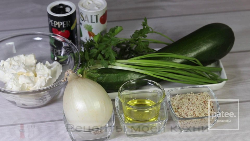 Сырный паштет из цукини с миндалем в тарталетках - Шаг 1