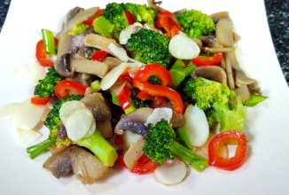 Салат с грибами и брокколи за 15 минут