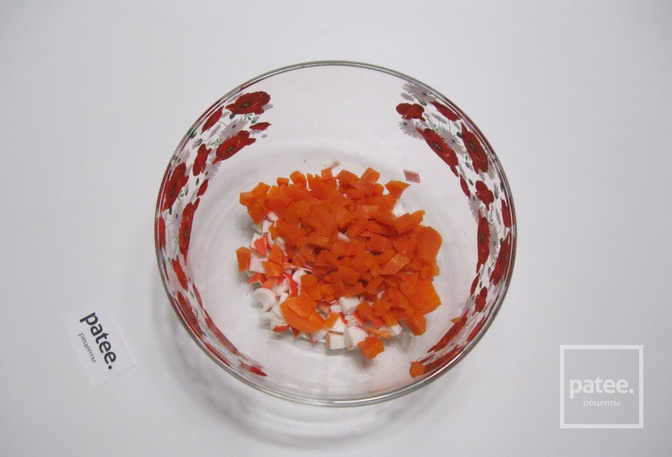 Салат "Оливье" с курицей и крабовыми палочками - Шаг 3