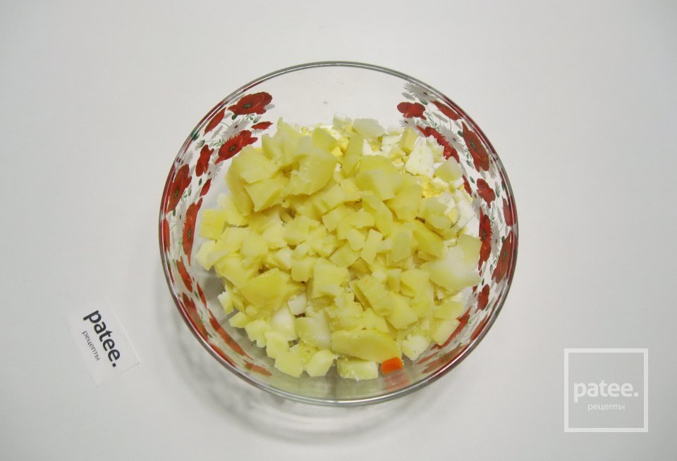 Салат "Оливье" с курицей и крабовыми палочками - Шаг 5