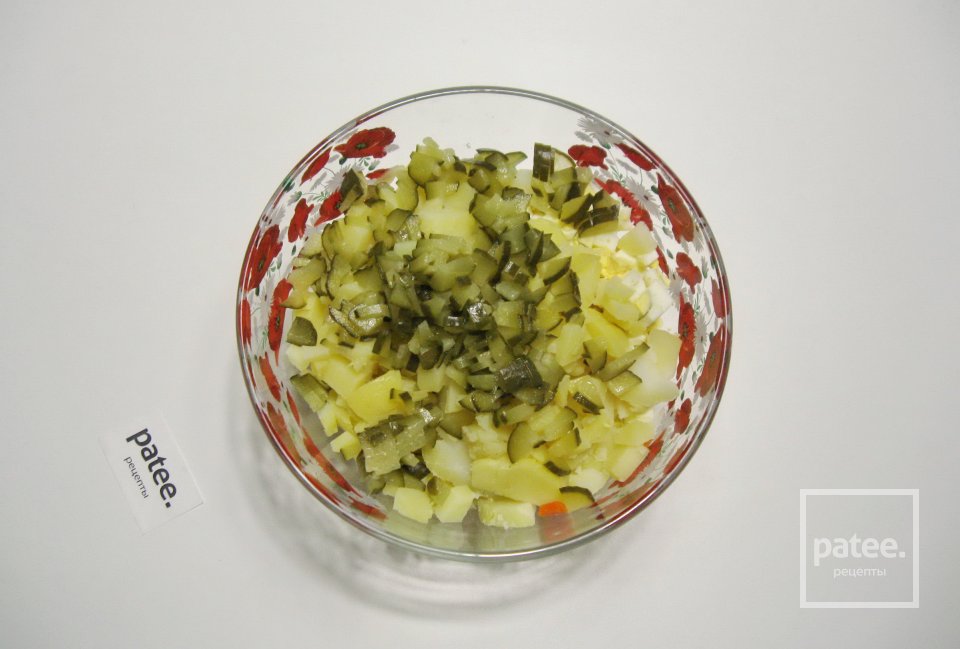 Салат "Оливье" с курицей и крабовыми палочками - Шаг 6