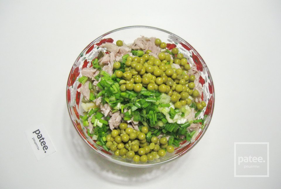 Салат "Оливье" с курицей и крабовыми палочками - Шаг 9