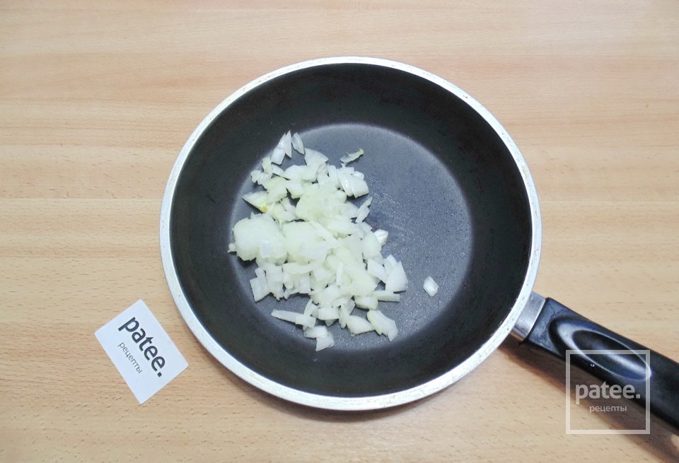 Яйца фаршированные луком и грибами - Шаг 2