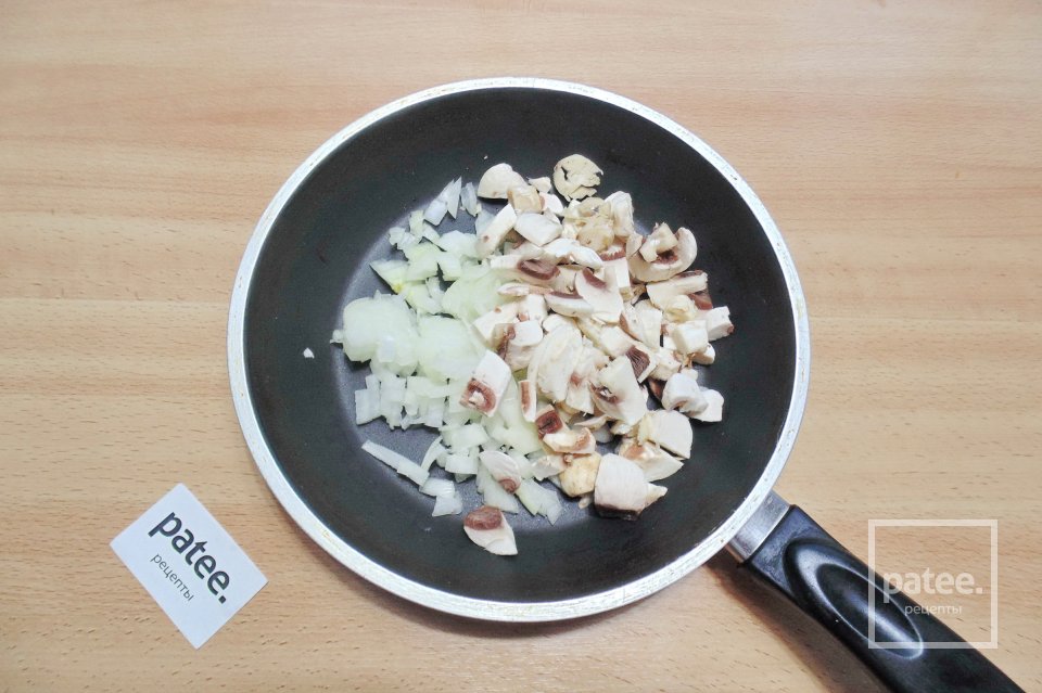 Яйца фаршированные луком и грибами - Шаг 3