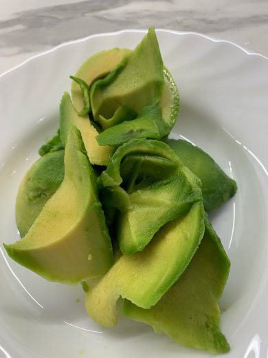 Тарталетка с авокадо, сыром и креветкой - Шаг 1