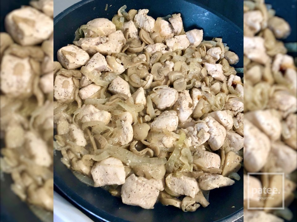 Куриное филе, жареное с грибами - Шаг 2
