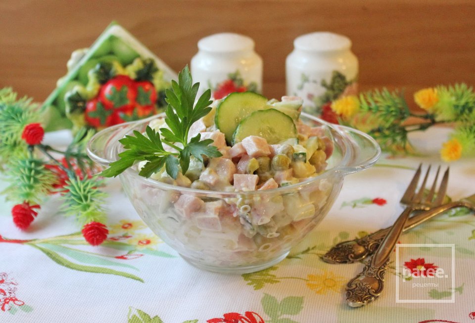 Салат с ветчиной и свежими огурцами - Шаг 10