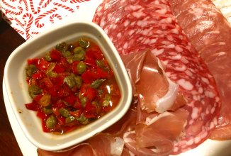 Жареный перец с каперсами и чесноком.