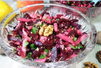 Салат из свеклы с яблоком и орехами за 5 минут