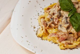 Итальянская паста с курицей и шампиньонами в сливочном соусе