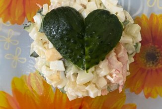 Новогодний креветочный салат