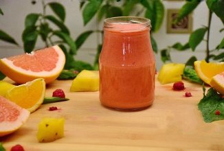 Фруктово-ягодный смузи.