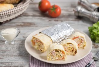 Рулетики с яйцом и курицей