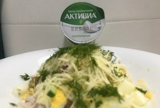 Салат с кальмарами