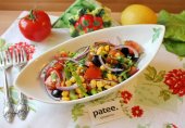 Салат с кукурузой и помидорами