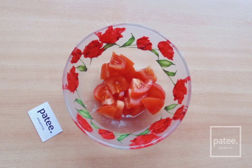 Салат с кукурузой и помидорами - Шаг 2