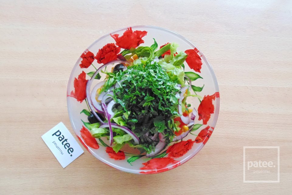 Салат с кукурузой и помидорами - Шаг 7