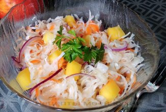 Квашеная капуста с яблоками