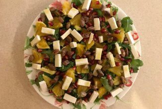 Салат с фисташками, брынзой и гранатом