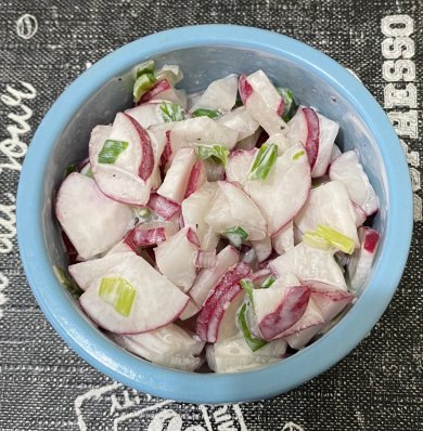 Салат из редиса с зелёным луком - Шаг 4