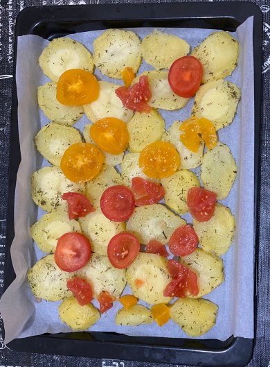 Дорадо на картофельно-томатной подушки под винным соусом с розмарином - Шаг 4