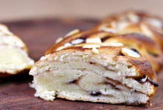 Творожная плетенка с джемом