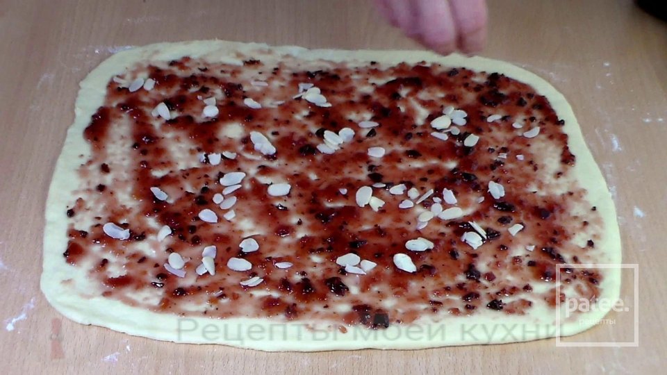 Творожная плетенка с джемом - Шаг 7