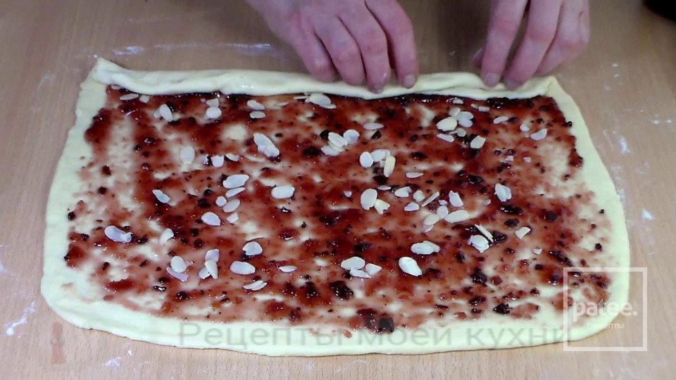 Творожная плетенка с джемом - Шаг 8