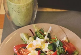 Смузи Киви + сельдерей + апельсин + вода + сок лимона.