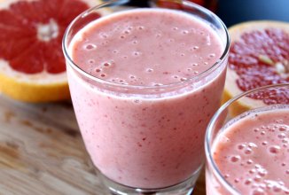 Смузи Грейпфрут + клубника + апельсин + вода.