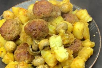 Картошка с шампиньонами и тефтелями из утки.