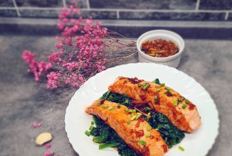 Семга с соевым соусом и имбирем