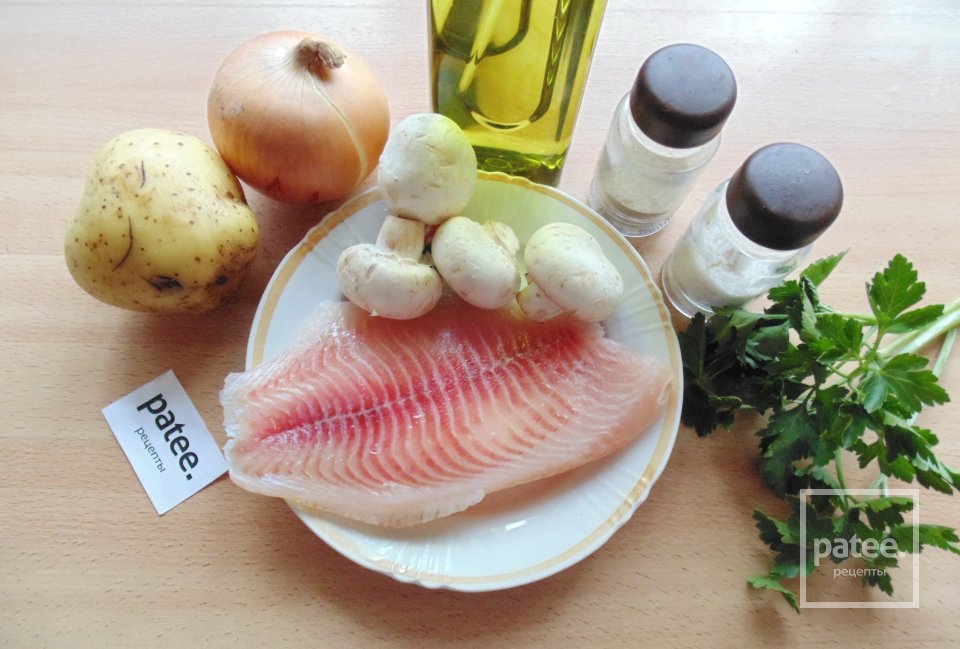Тилапия с картофелем и грибами на сковороде - Шаг 1