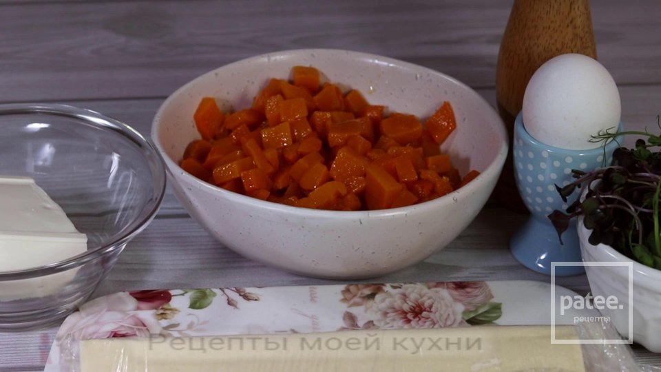 Пирог с тыквой и сыром Фета из слоеного теста - Шаг 1