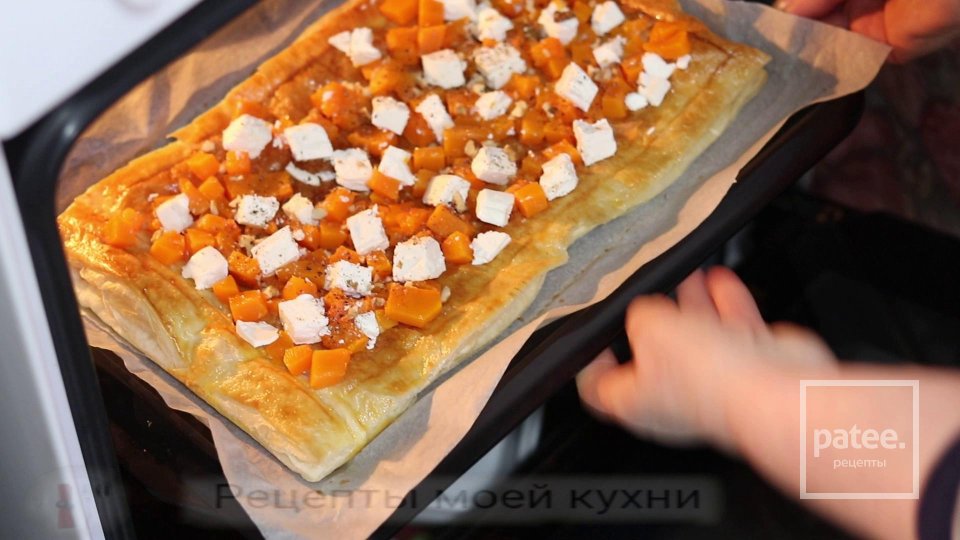 Пирог с тыквой и сыром Фета из слоеного теста - Шаг 8
