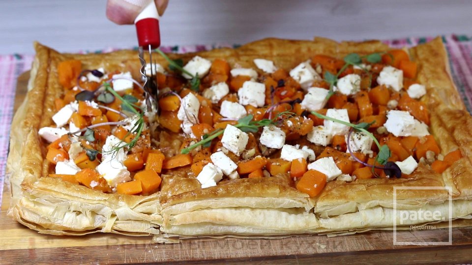 Пирог с тыквой и сыром Фета из слоеного теста - Шаг 9