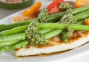 Халумис со спаржей и песто