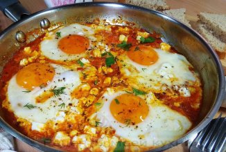 ШАКШУКА  ИЛИ  ЯИЧНИЦА  С  ПОМИДОРАМИ  И  СЛАДКИМ  ПЕРЦЕМ