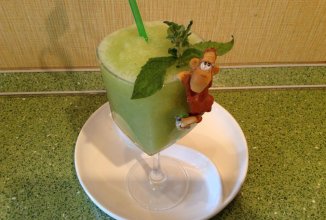 Смузи Огурец + вода + сельдерей + яблоко + сок лимона.