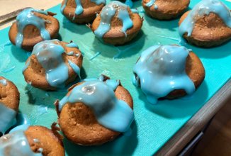 Кексики с глазурью.