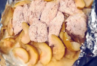 Курица с яблоками