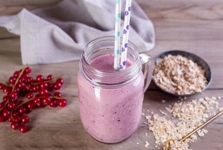 Смузи Овсяные хлопья + ягоды + шоколад + растительное молоко.