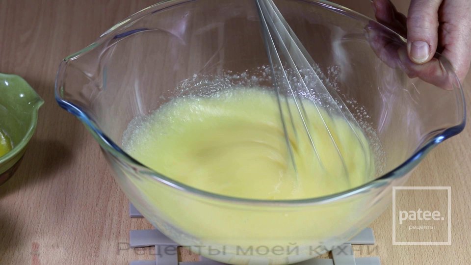 КЕКС НА КЕФИРЕ С ИЗЮМОМ - Шаг 2