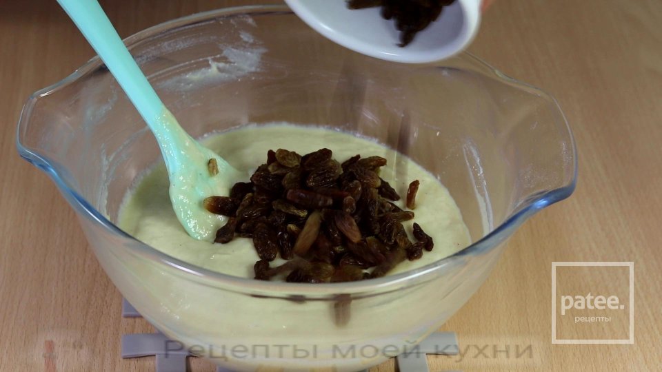 КЕКС НА КЕФИРЕ С ИЗЮМОМ - Шаг 6