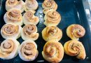 Сдобные булочки с корицей и маком на кефирном тесте)