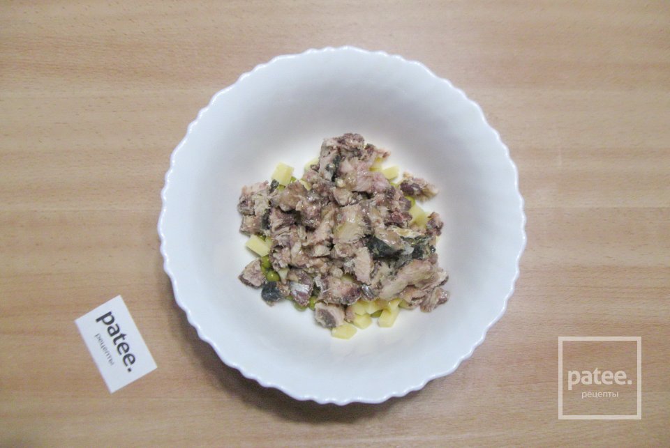 Салат с сардиной и зеленым горошком - Шаг 4