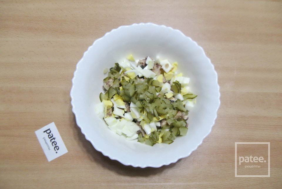 Салат с сардиной и зеленым горошком - Шаг 6