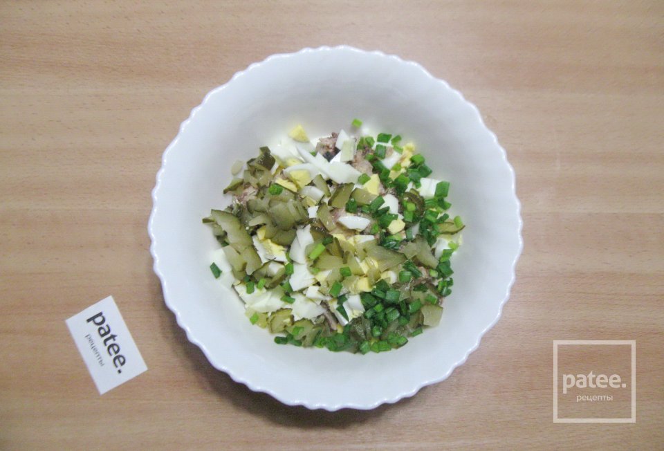 Салат с сардиной и зеленым горошком - Шаг 7